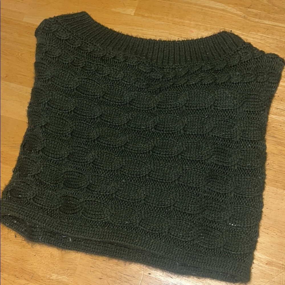 Windsor Green Crew Neck Cable Knit Sweater